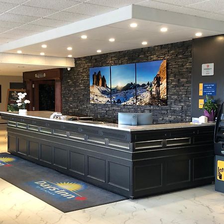 Days Inn & Conference Centre By Wyndham Camrose Norsemen Extérieur photo