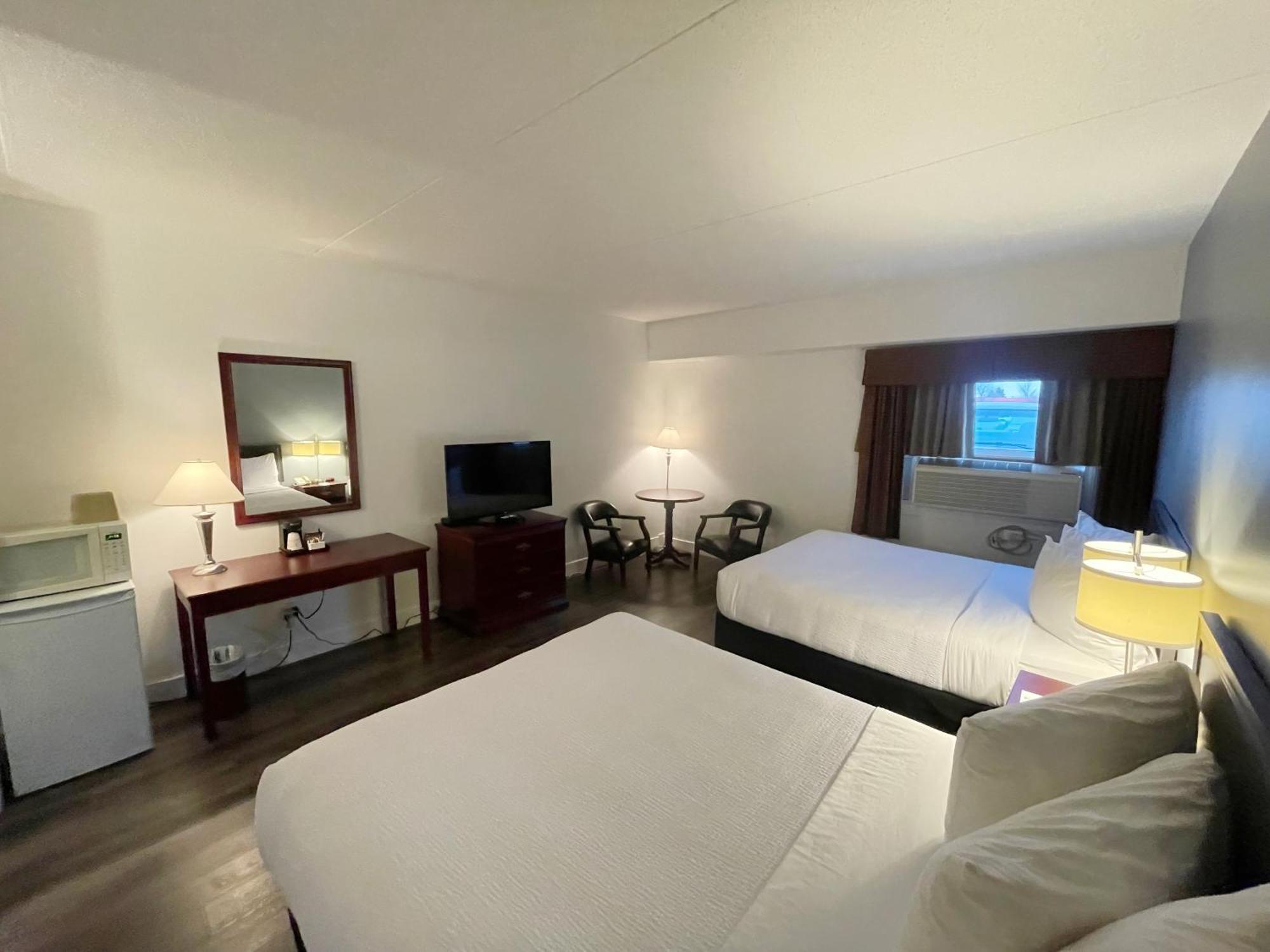 Days Inn & Conference Centre By Wyndham Camrose Norsemen Extérieur photo