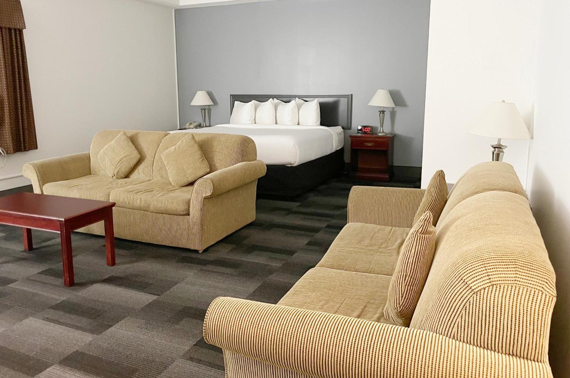 Days Inn & Conference Centre By Wyndham Camrose Norsemen Extérieur photo
