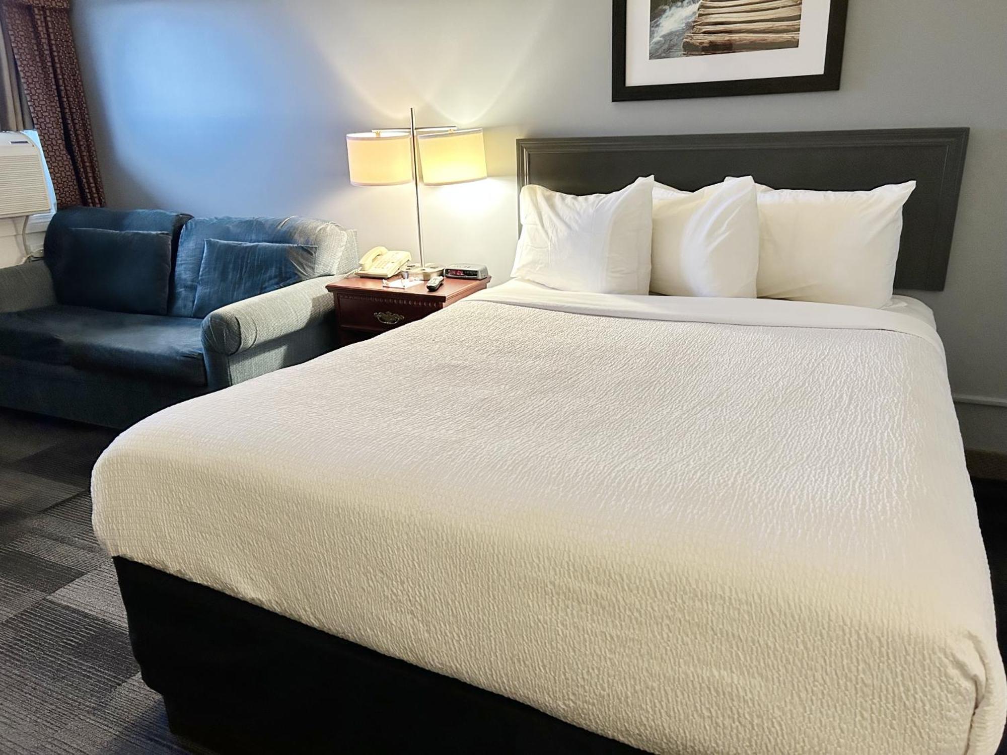 Days Inn & Conference Centre By Wyndham Camrose Norsemen Extérieur photo
