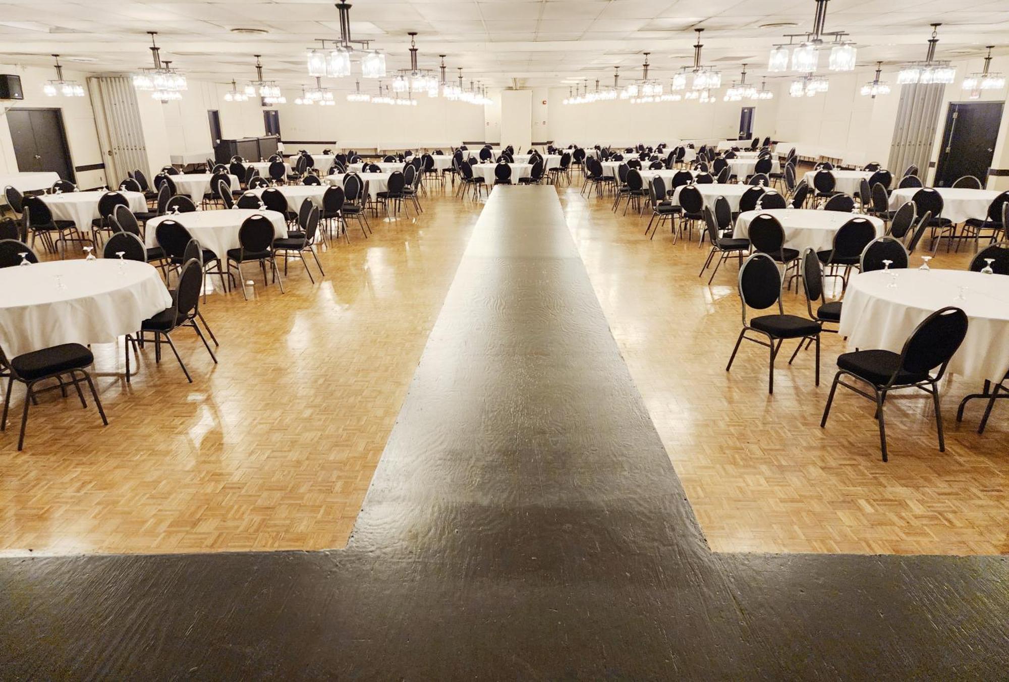 Days Inn & Conference Centre By Wyndham Camrose Norsemen Extérieur photo