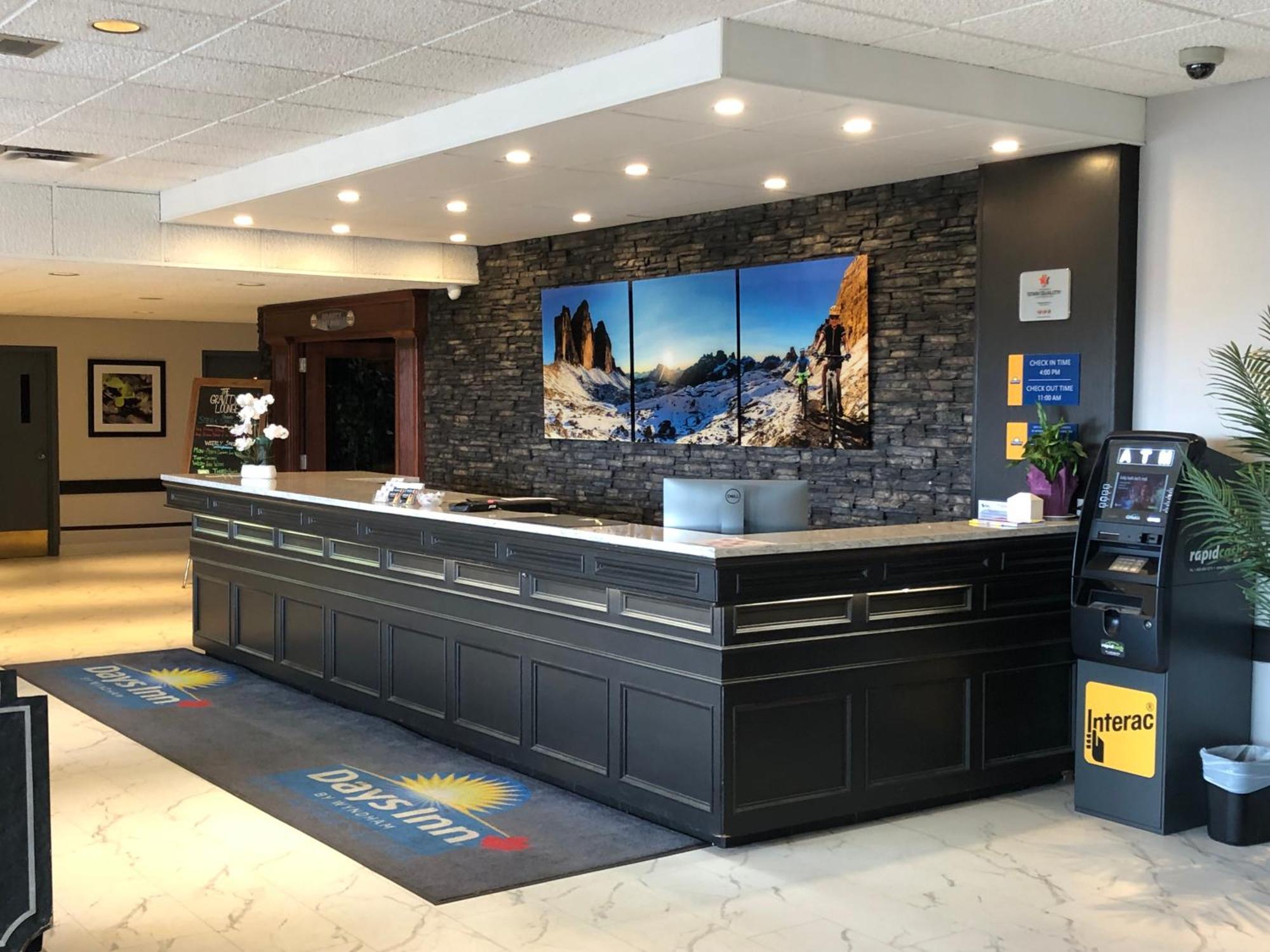 Days Inn & Conference Centre By Wyndham Camrose Norsemen Extérieur photo