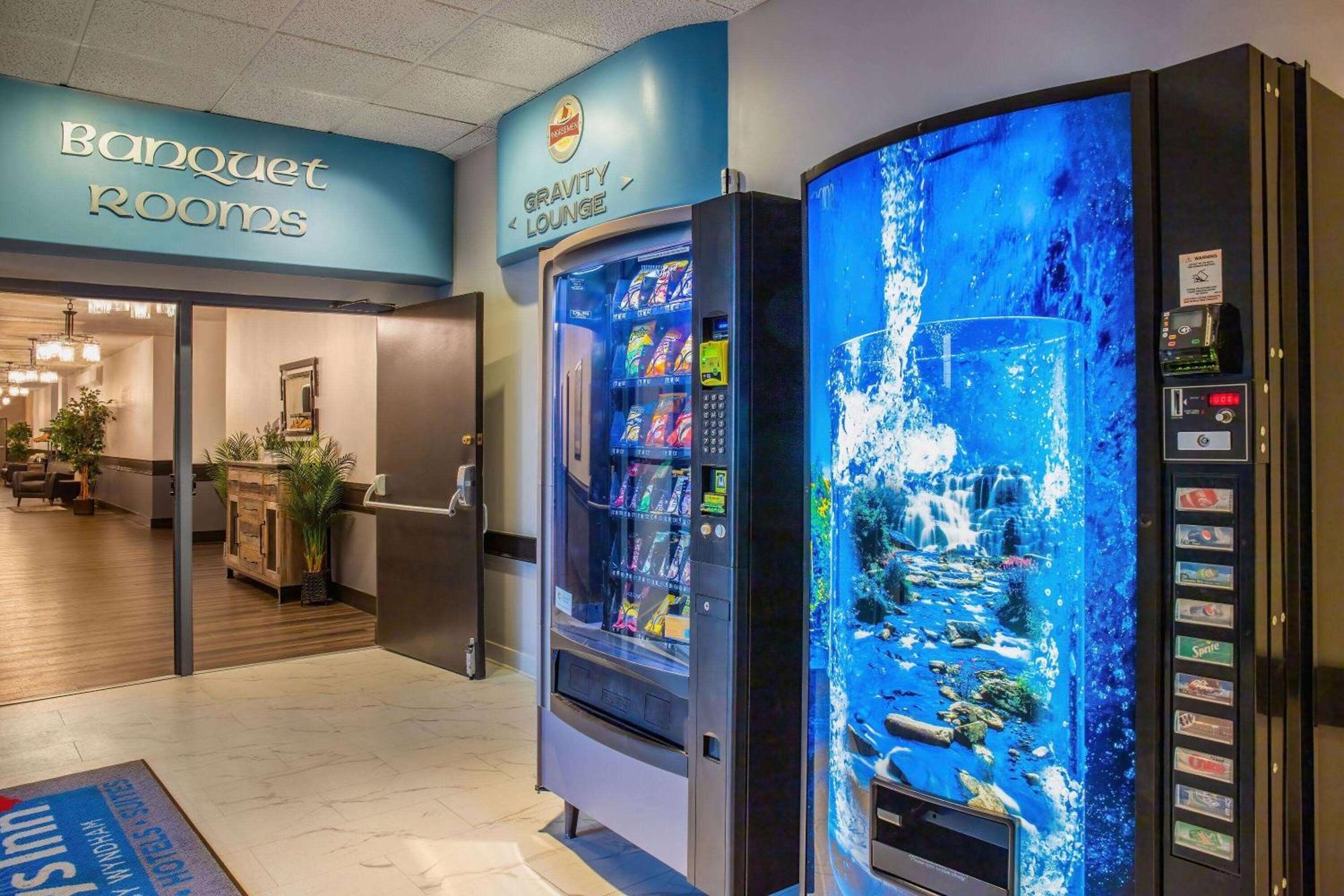 Days Inn & Conference Centre By Wyndham Camrose Norsemen Extérieur photo