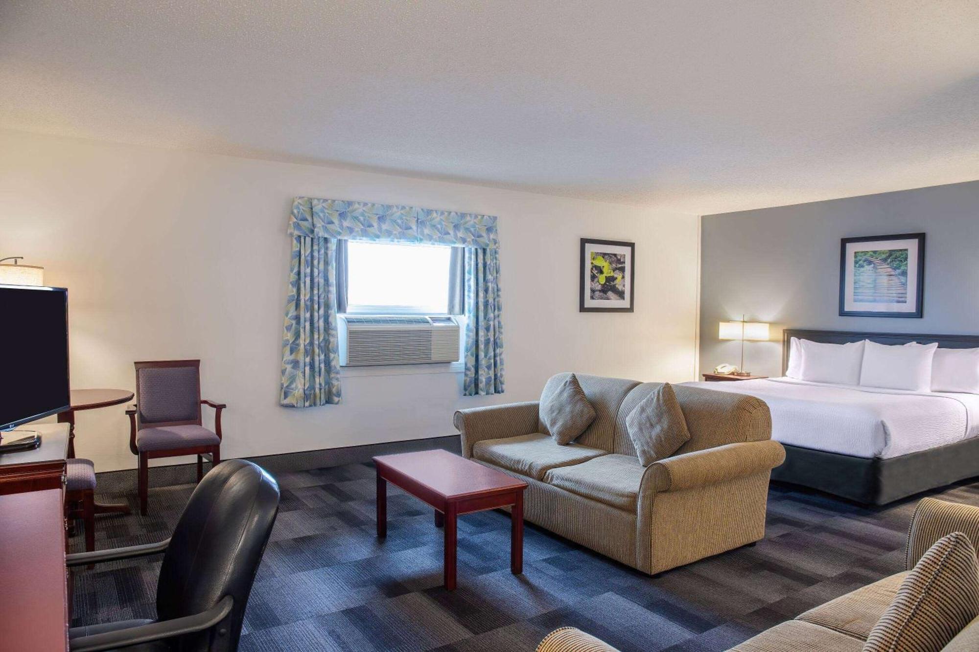 Days Inn & Conference Centre By Wyndham Camrose Norsemen Extérieur photo