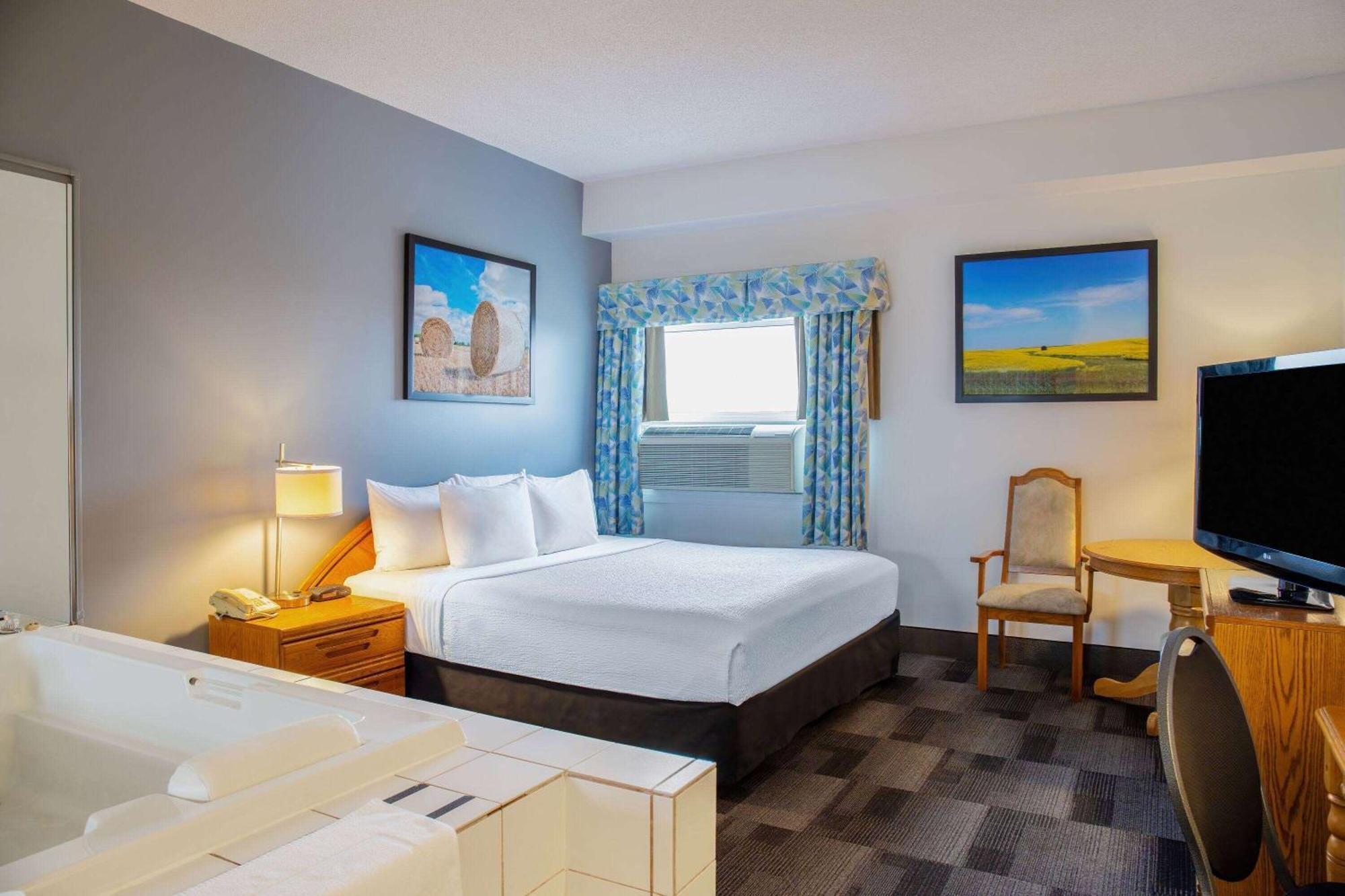 Days Inn & Conference Centre By Wyndham Camrose Norsemen Extérieur photo