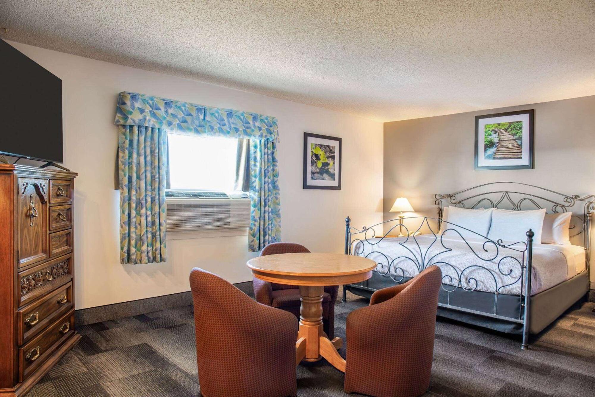 Days Inn & Conference Centre By Wyndham Camrose Norsemen Extérieur photo
