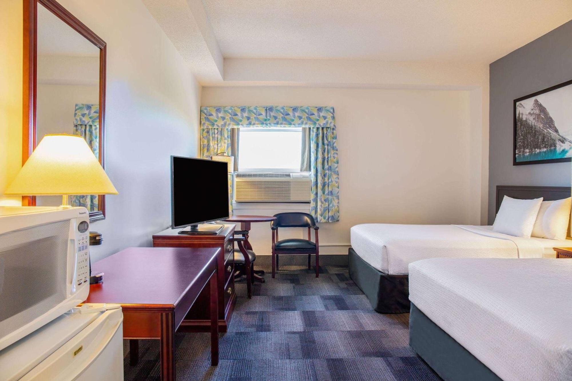 Days Inn & Conference Centre By Wyndham Camrose Norsemen Extérieur photo