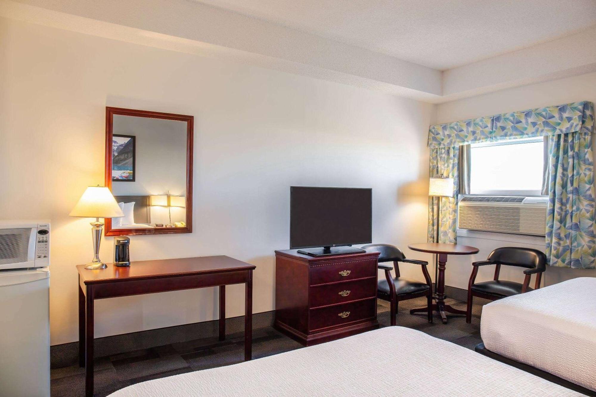 Days Inn & Conference Centre By Wyndham Camrose Norsemen Extérieur photo