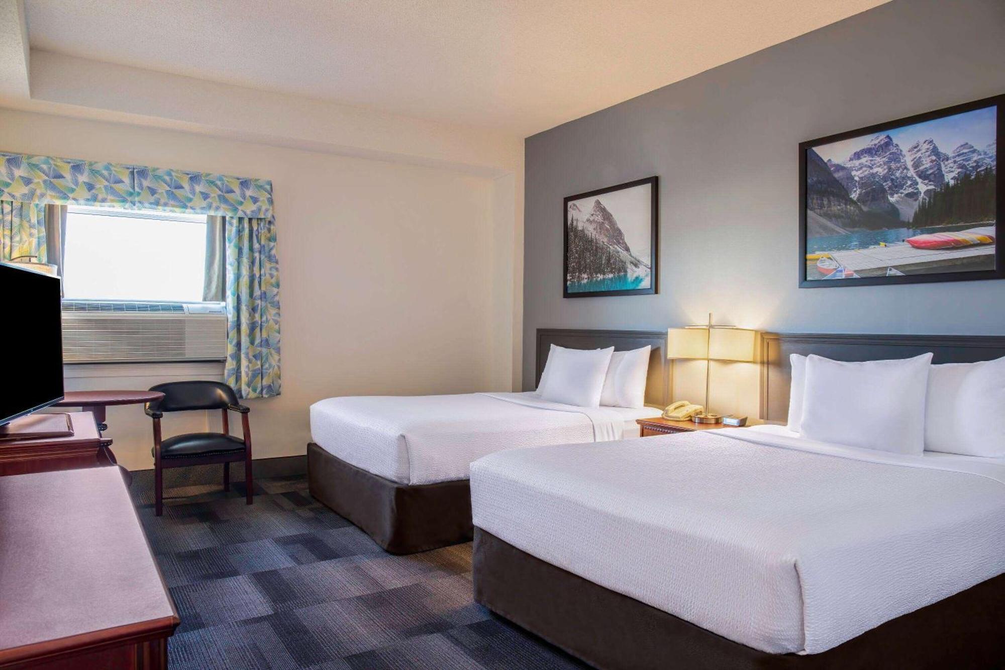 Days Inn & Conference Centre By Wyndham Camrose Norsemen Extérieur photo