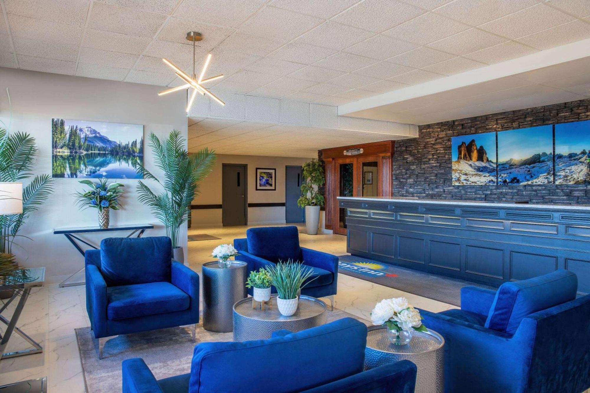 Days Inn & Conference Centre By Wyndham Camrose Norsemen Extérieur photo