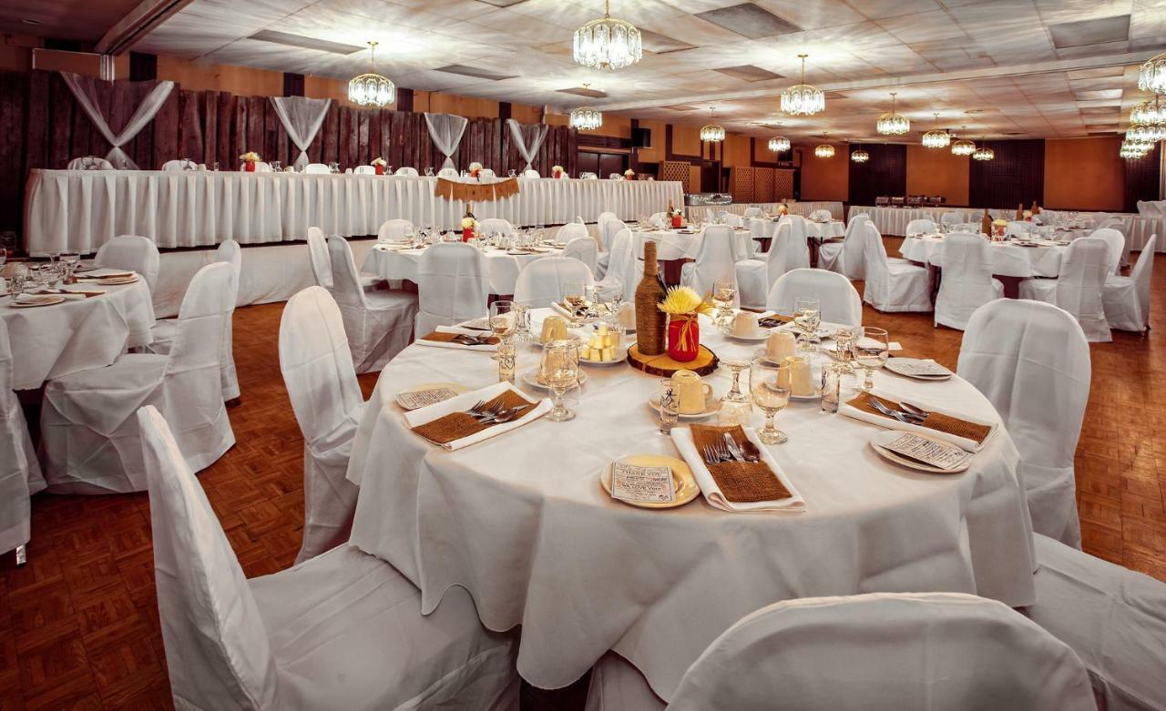 Days Inn & Conference Centre By Wyndham Camrose Norsemen Extérieur photo